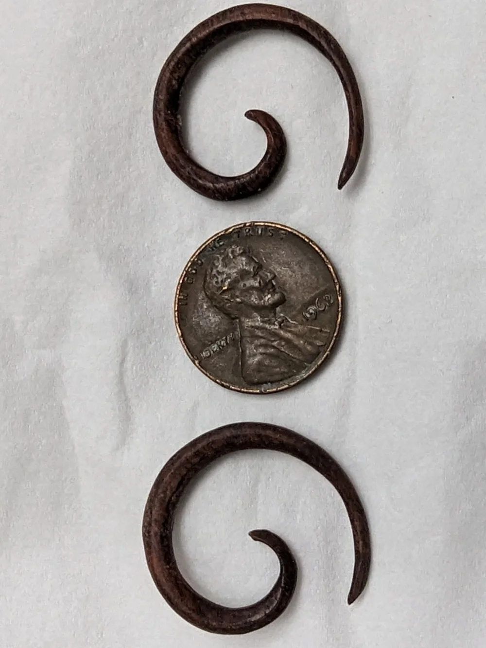 8g 1 pair of red colored spiral tapers wood material 8(g) gauge. Hand carved